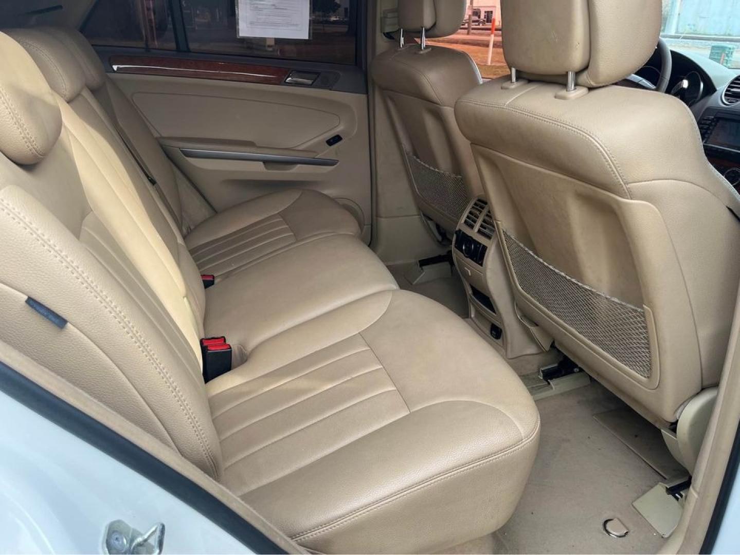 2008 WHITE /Tan Mercedes-Benz M-Class ML350 (4JGBB86E48A) with an 3.5L V6 DOHC 24V engine, 7-Speed Automatic Overdrive transmission, located at 5700 Curlew Drive, Norfolk, VA, 23502, (757) 455-6330, 36.841885, -76.209412 - Photo#13